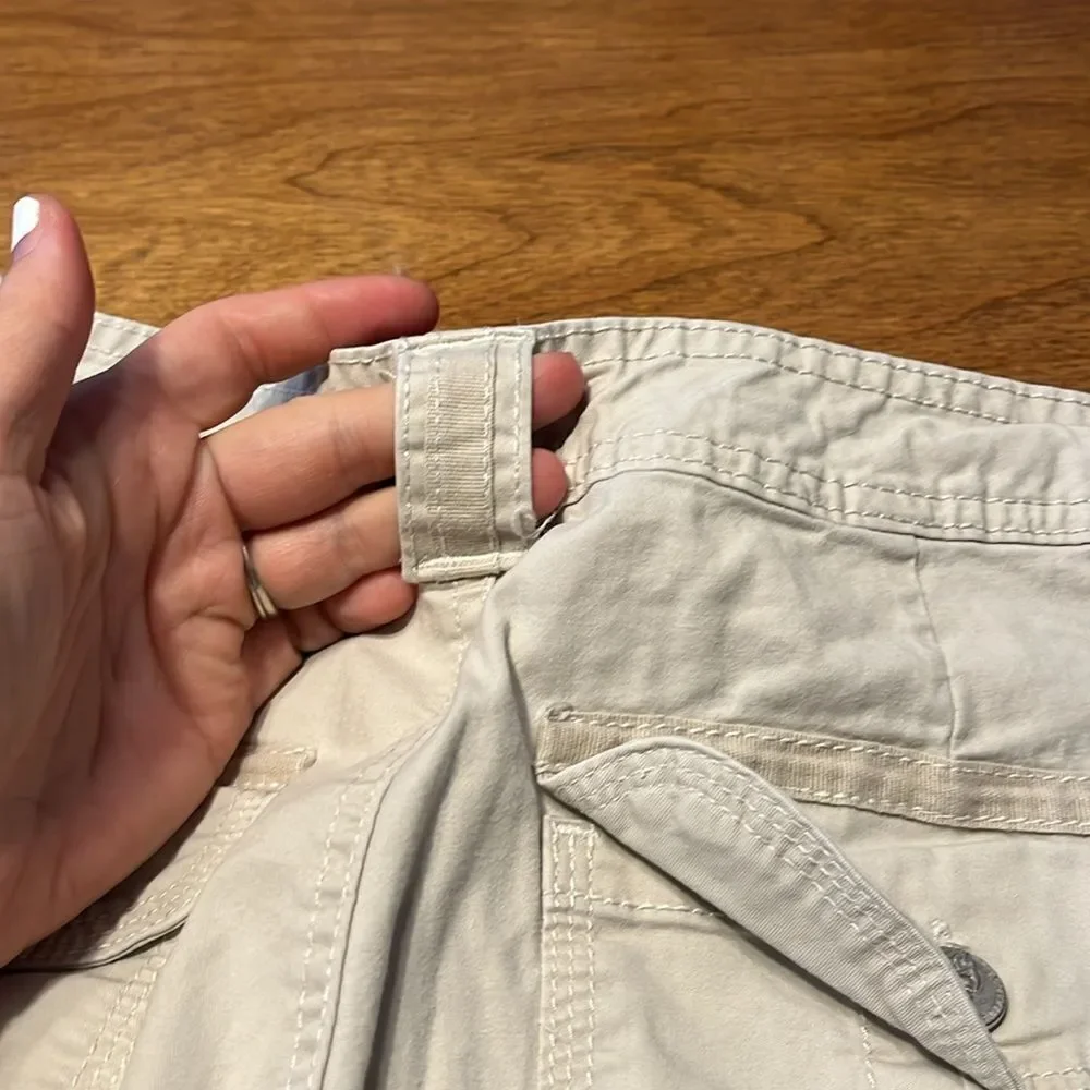 Bandolino Cream Cargo Shorts Classic Lightweight Design